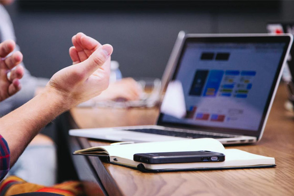 模板和定制开发的区别是什么？